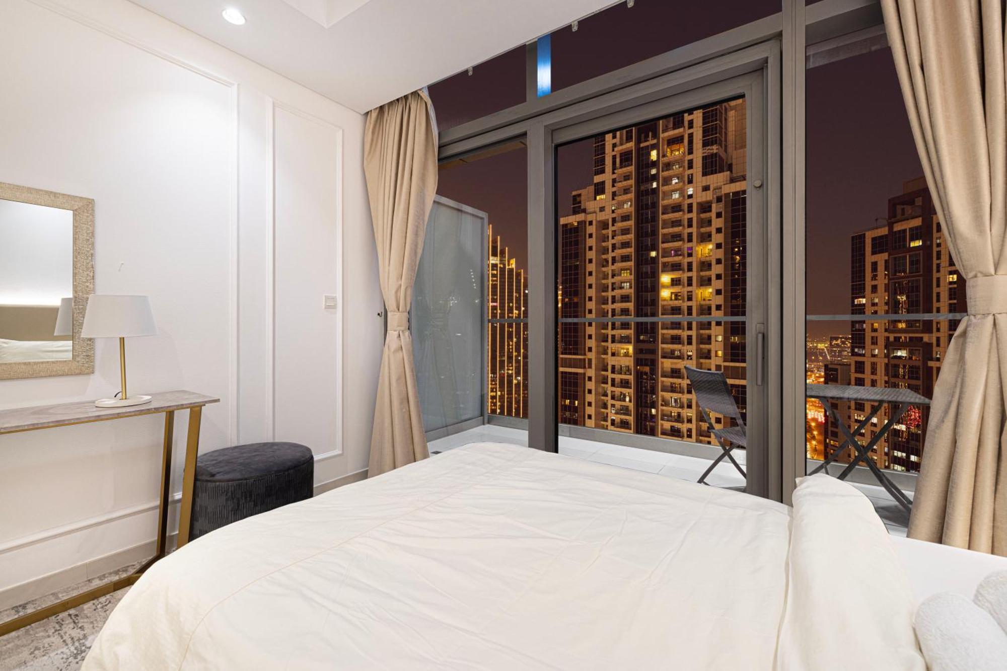 Infinity Pool & Burj Khalifa View L Luxe Paramount 迪拜 外观 照片